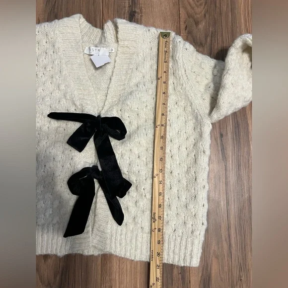 ASTR The Label Off-White Wool Blend Cardigan Velvet Bow Detail Chunky Knit Large - Picture 8 of 10
